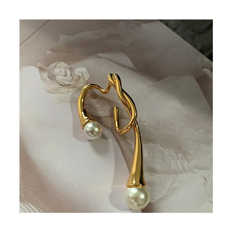 Pearls Irregular Twining Ear Clip One Piece